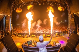 Firefly-2015-DaniloLewis-pyro_stage